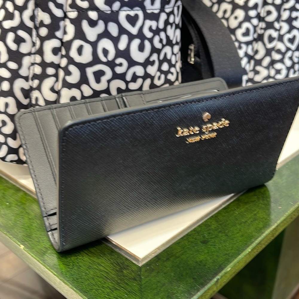 Kate Spade Madison Large Slim Bifold Wallet
Black 
NWT - Picture 7 of 16